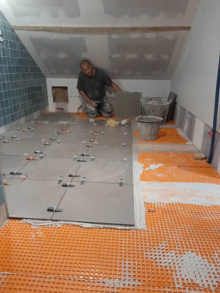 Chantier revêtement de sol et création espace douche (4)