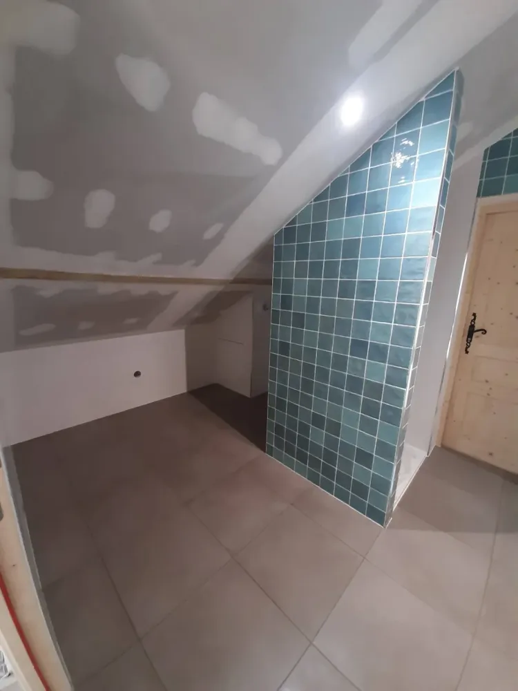 Chantier revêtement de sol et création espace douche (1)