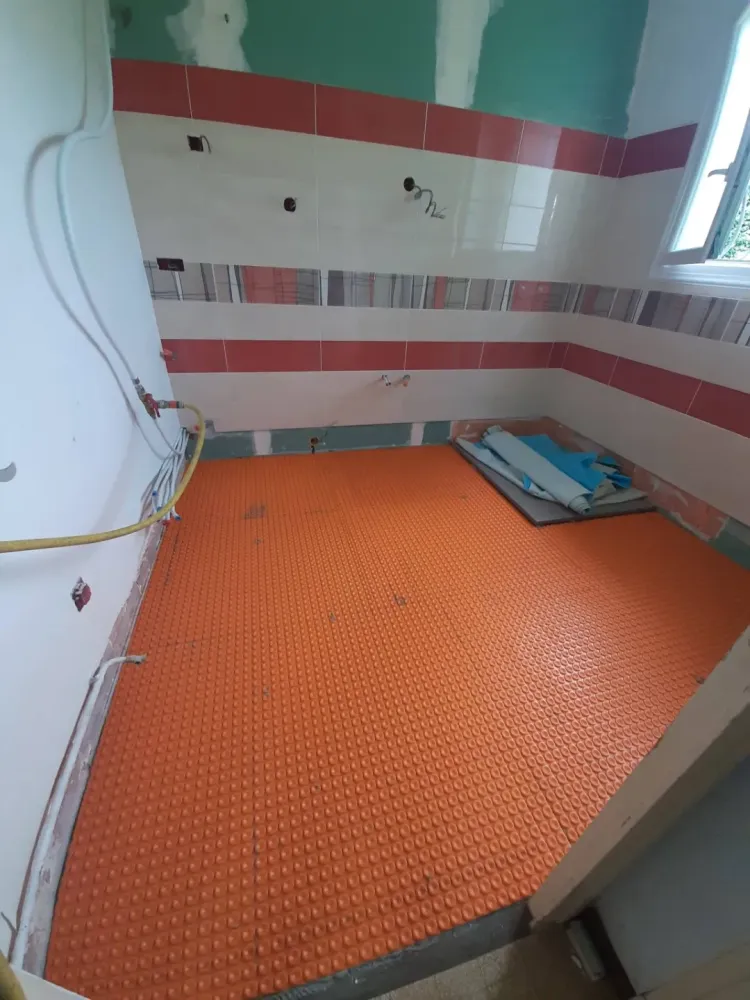 Rénovation d'une salle de bain avec plancher rayonnant-électrique (6)